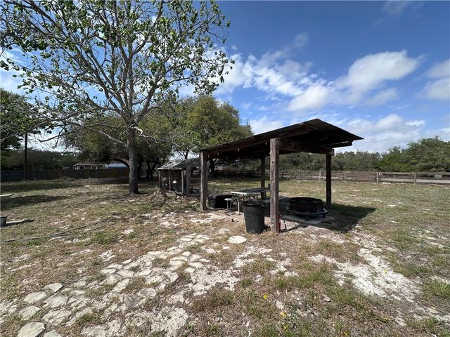 912 S 7th St, Aransas Pass, TX 78336