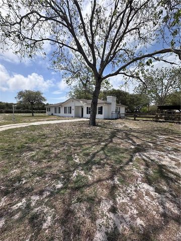 912 S 7th St, Aransas Pass, TX 78336
