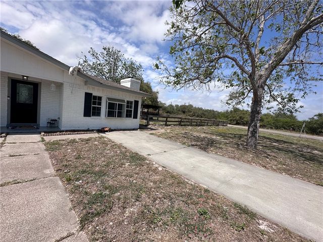 912 S 7th St, Aransas Pass, TX 78336