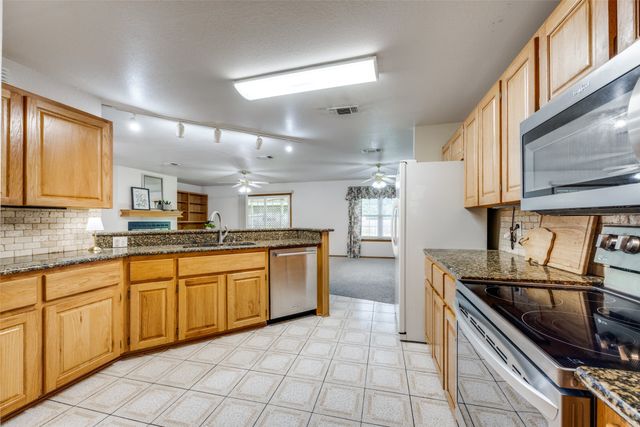 15 Cumberland Circle, Denison, TX 75021
