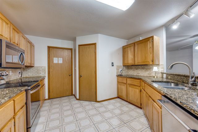 15 Cumberland Circle, Denison, TX 75021