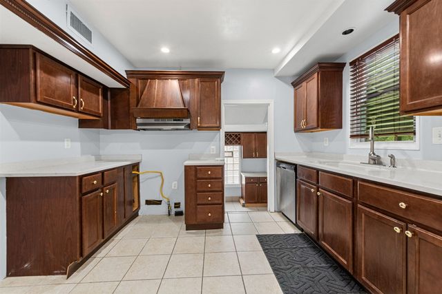 6953 Mayburn Street, Dearborn Heights, MI 48127