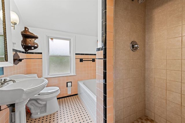 6953 Mayburn Street, Dearborn Heights, MI 48127