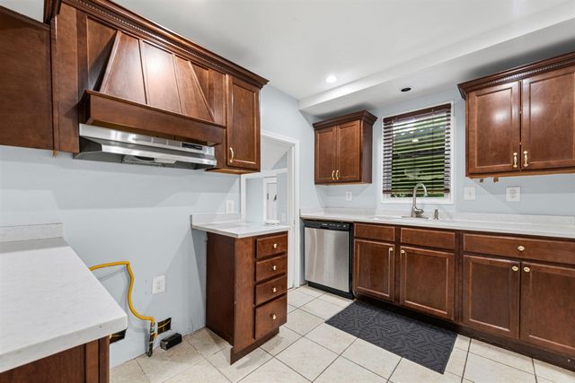 6953 Mayburn Street, Dearborn Heights, MI 48127