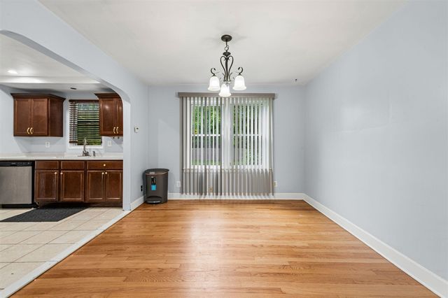 6953 Mayburn Street, Dearborn Heights, MI 48127
