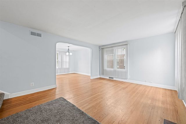 6953 Mayburn Street, Dearborn Heights, MI 48127