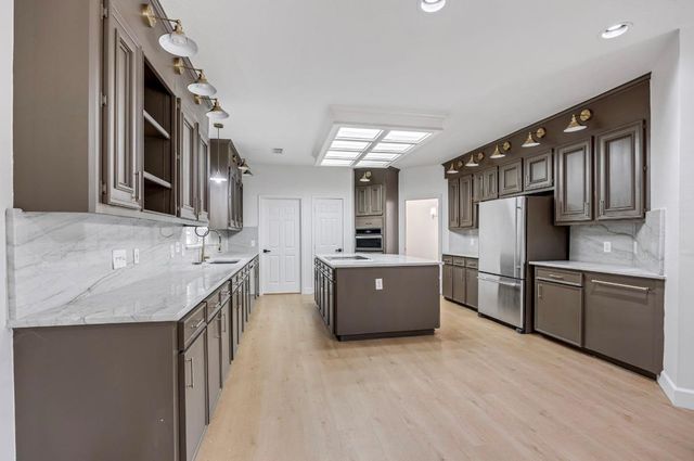 6650 Camptown Circle, Houston, TX 77069