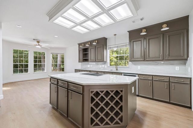 6650 Camptown Circle, Houston, TX 77069