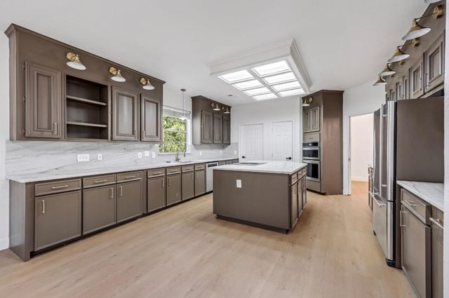 6650 Camptown Circle, Houston, TX 77069