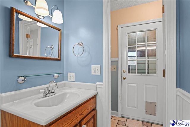 2645 Claussen Rd, Florence, SC 29501