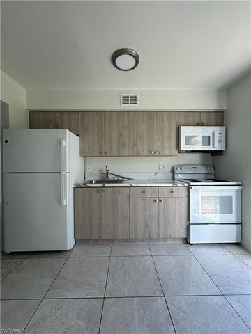 3754 Lora ST # 1, Fort Myers, FL 33916