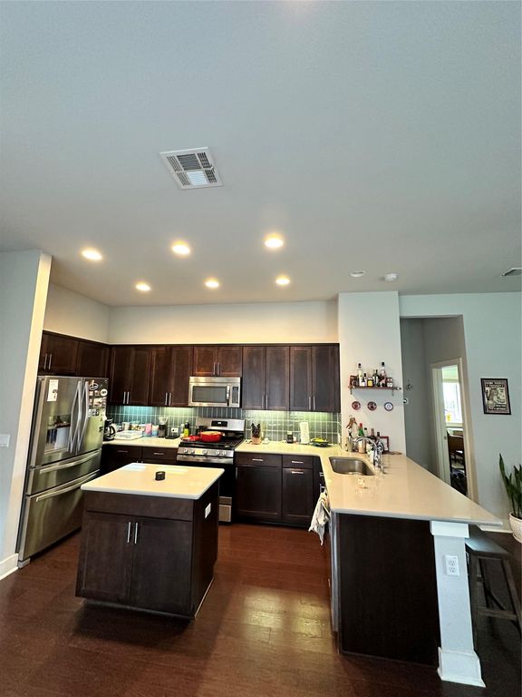 8021 Izetta LN, Austin, TX 78744