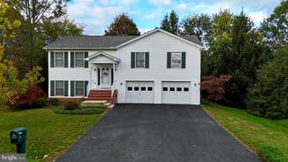 51 FINCH LN, Falling Waters, WV 25419