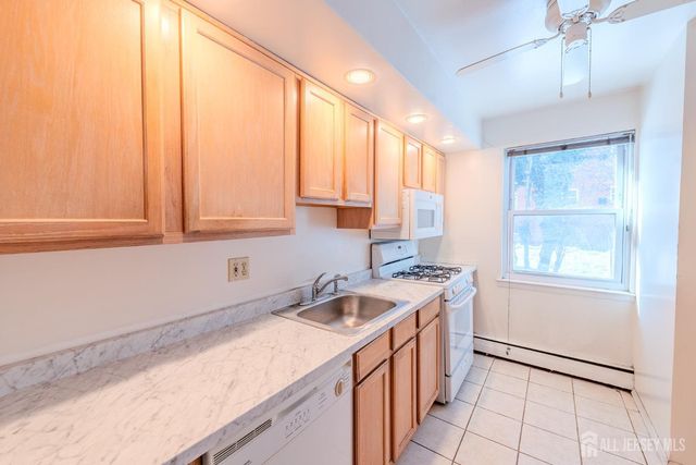 6 York Drive 5A, Edison, NJ 08817