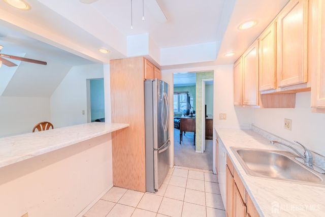 6 York Drive 5A, Edison, NJ 08817