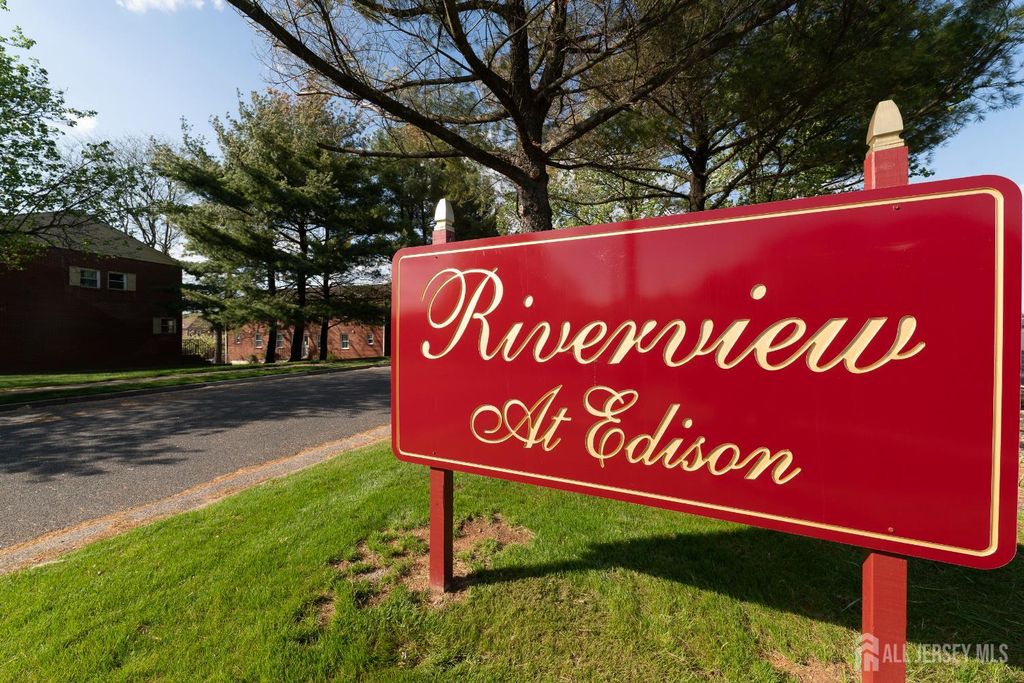 6 York Drive 5A, Edison, NJ 08817