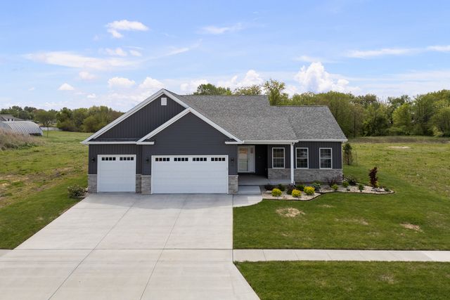 14 Viola Drive, Leclaire, IA 52753