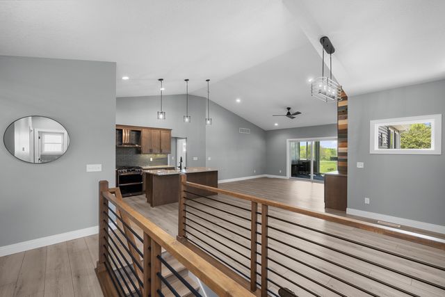 14 Viola Drive, Leclaire, IA 52753