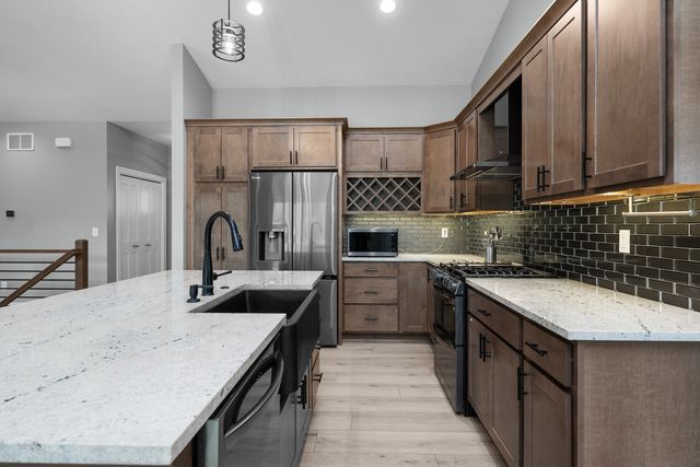 14 Viola Drive, Leclaire, IA 52753