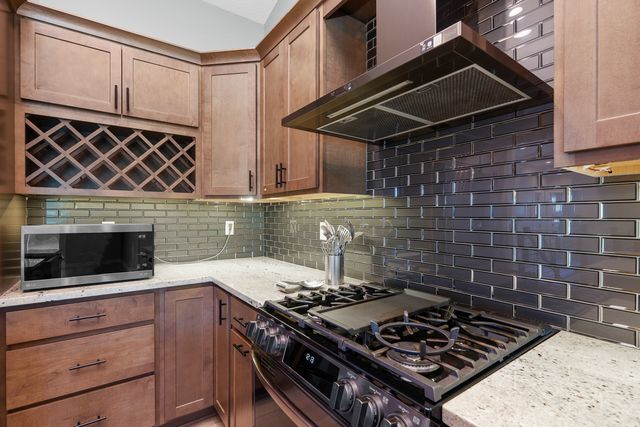 14 Viola Drive, Leclaire, IA 52753