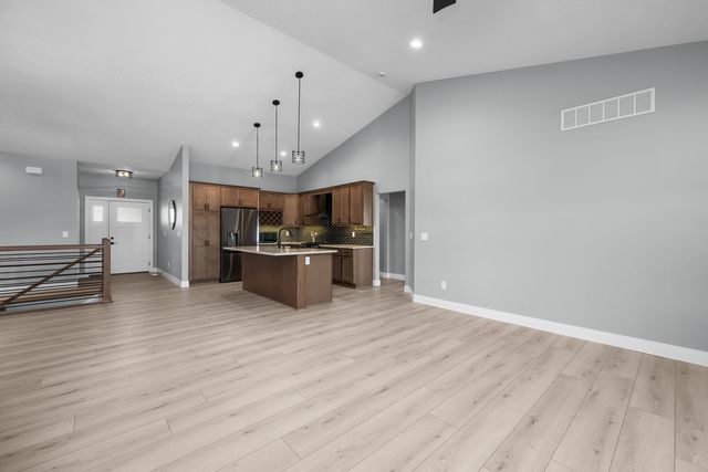 14 Viola Drive, Leclaire, IA 52753