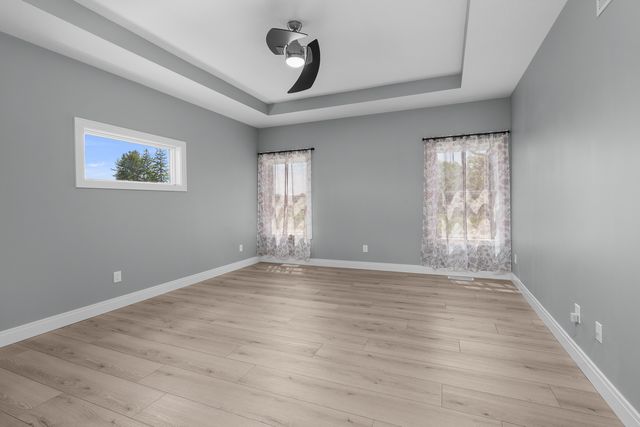 14 Viola Drive, Leclaire, IA 52753