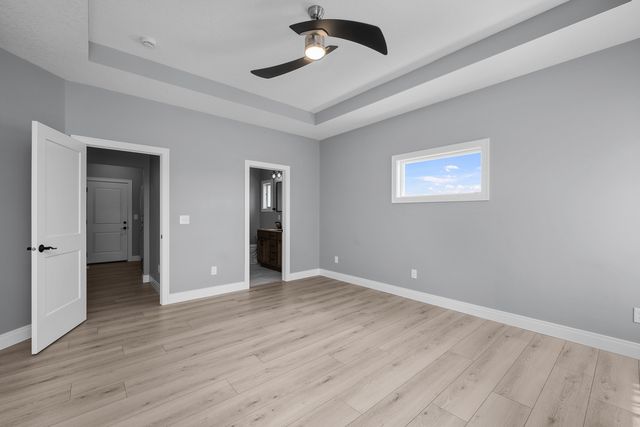 14 Viola Drive, Leclaire, IA 52753