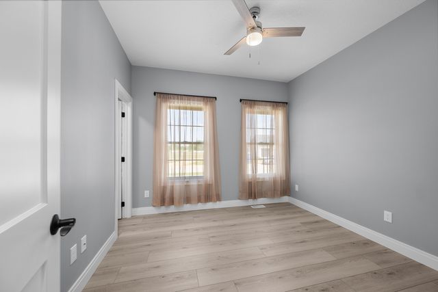 14 Viola Drive, Leclaire, IA 52753