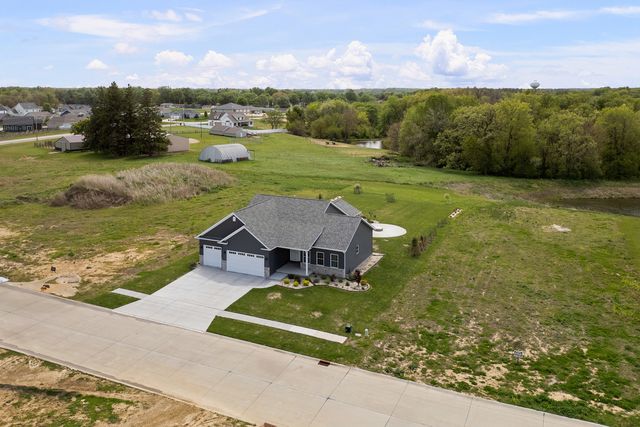 14 Viola Drive, Leclaire, IA 52753