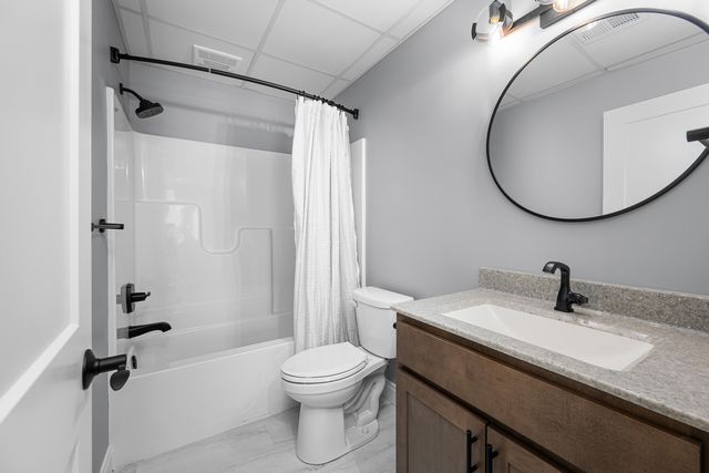 14 Viola Drive, Leclaire, IA 52753