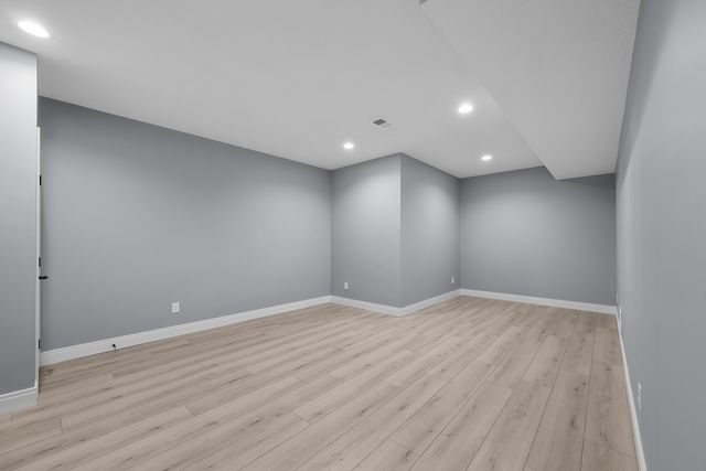 14 Viola Drive, Leclaire, IA 52753