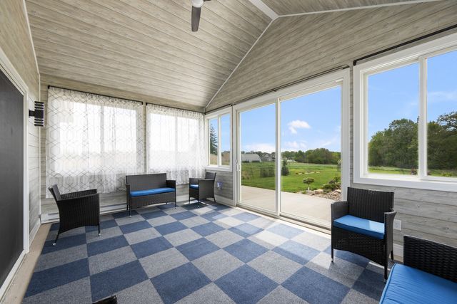 14 Viola Drive, Leclaire, IA 52753