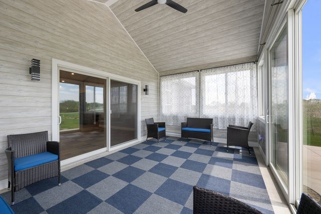 14 Viola Drive, Leclaire, IA 52753