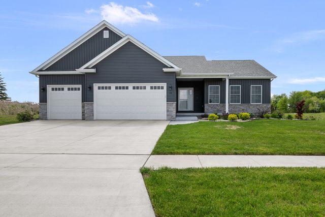 14 Viola Drive, Leclaire, IA 52753