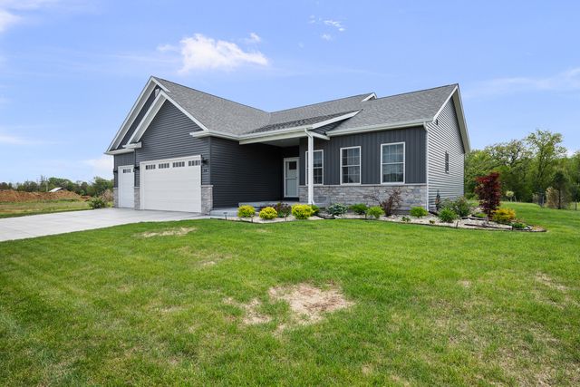 14 Viola Drive, Leclaire, IA 52753