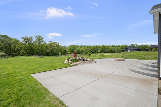 14 Viola Drive, Leclaire, IA 52753