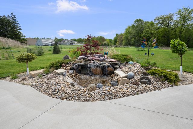 14 Viola Drive, Leclaire, IA 52753