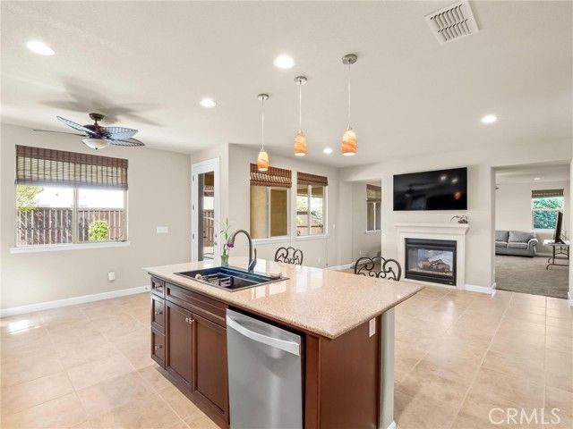 1178 Blackwood, Clovis, CA 93619