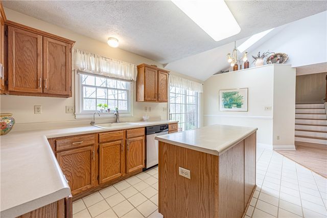 224 Country View Dr, Lower Burrell, PA 15068