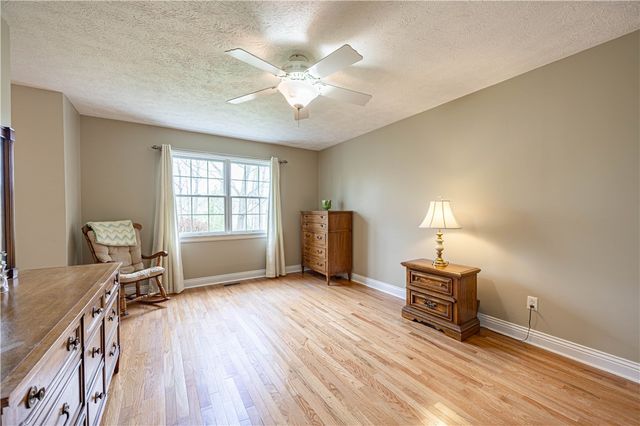 224 Country View Dr, Lower Burrell, PA 15068