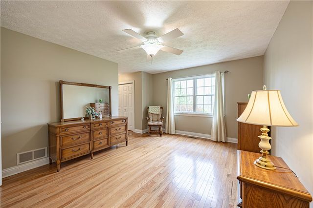 224 Country View Dr, Lower Burrell, PA 15068