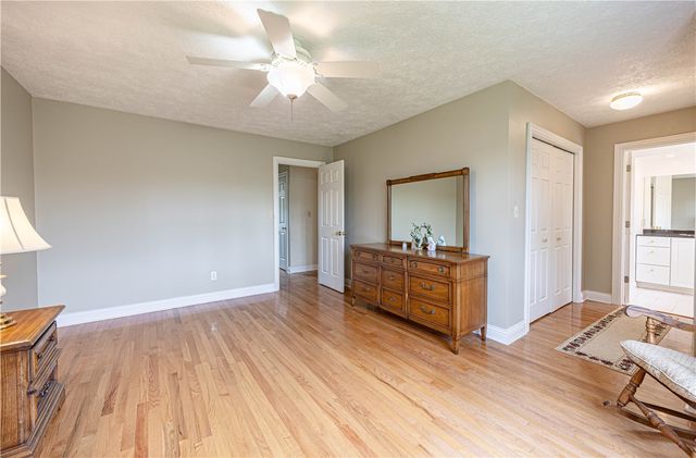 224 Country View Dr, Lower Burrell, PA 15068