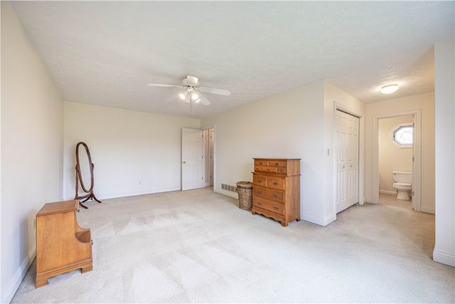 224 Country View Dr, Lower Burrell, PA 15068
