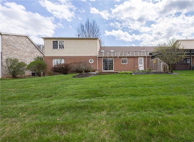 224 Country View Dr, Lower Burrell, PA 15068
