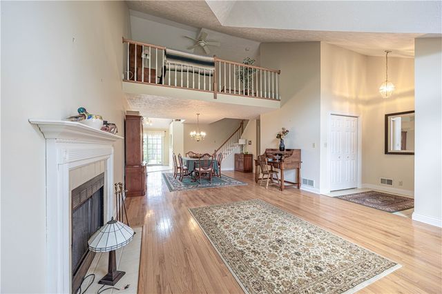 224 Country View Dr, Lower Burrell, PA 15068