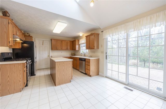 224 Country View Dr, Lower Burrell, PA 15068