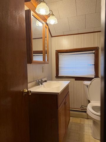 68 Cross St, Fall River, MA 02723