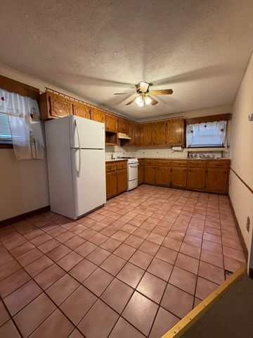 68 Cross St, Fall River, MA 02723