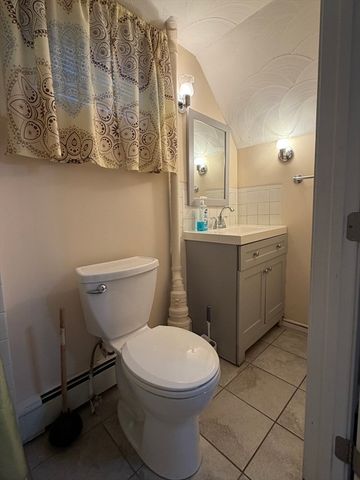 68 Cross St, Fall River, MA 02723