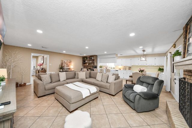 613 Luella Ave, Deer Park, TX 77536